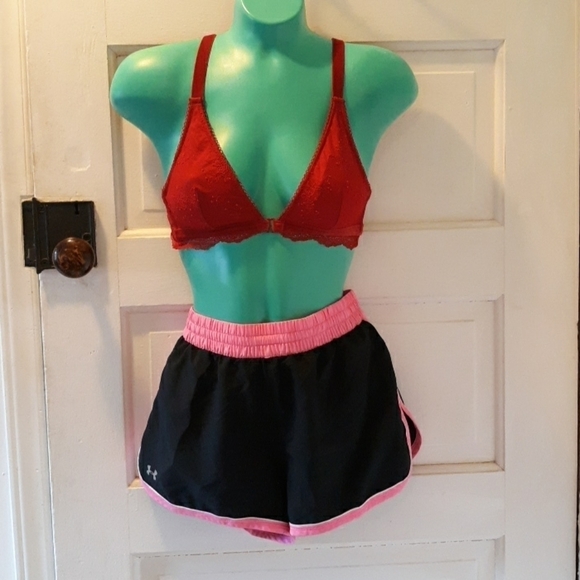 Under Armour S/M semi fitted shorts - Picture 1 of 3